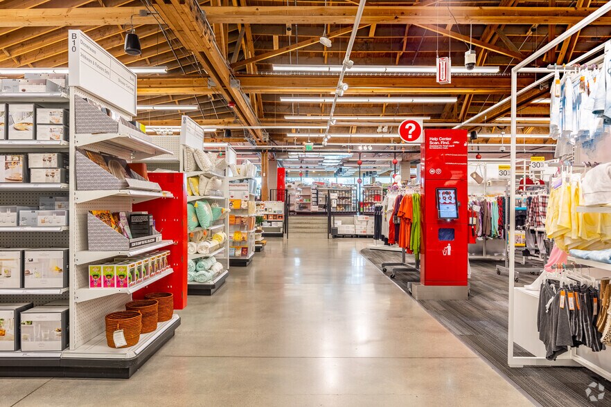 More Photos Of 3031 SE Powell Blvd, Portland Freestanding For Lease