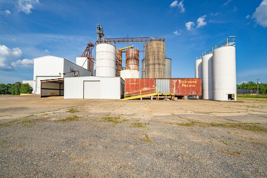 More Photos Of 220 Progress Blvd, Longview Warehouse For Sale