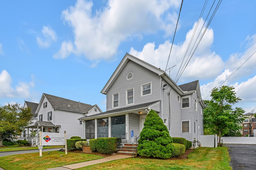 More Photos Of 46 E Somerset St, Raritan Medical For Sale