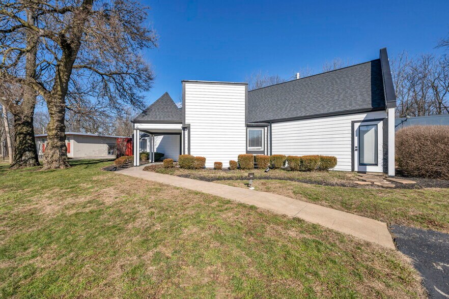 More Photos Of 1824 E Broad St, Columbus Office Residential For Lease