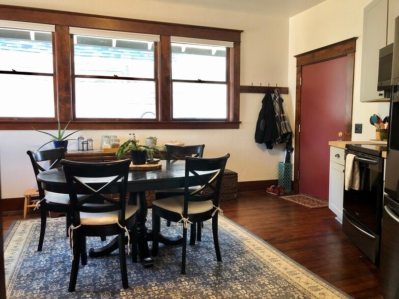 More Photos Of 7809 NE Everett St, Portland Religious Facility For Lease