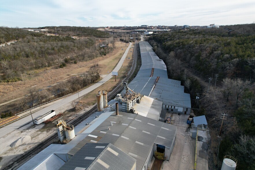 More Photos Of Charcoal Plant Dr, Omaha Warehouse For Sale