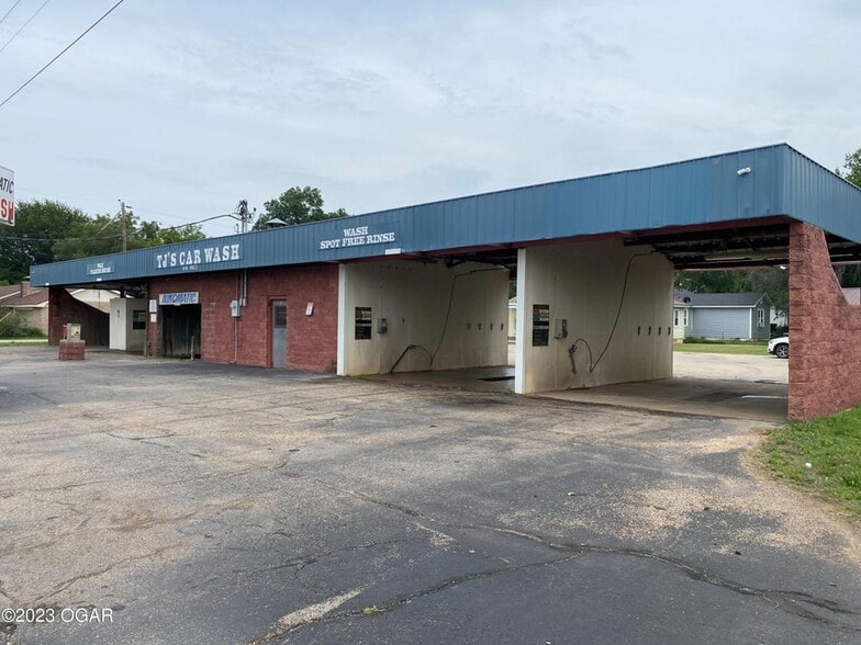 Primary Photo Of 1406 Frisco st, Seneca Carwash For Sale