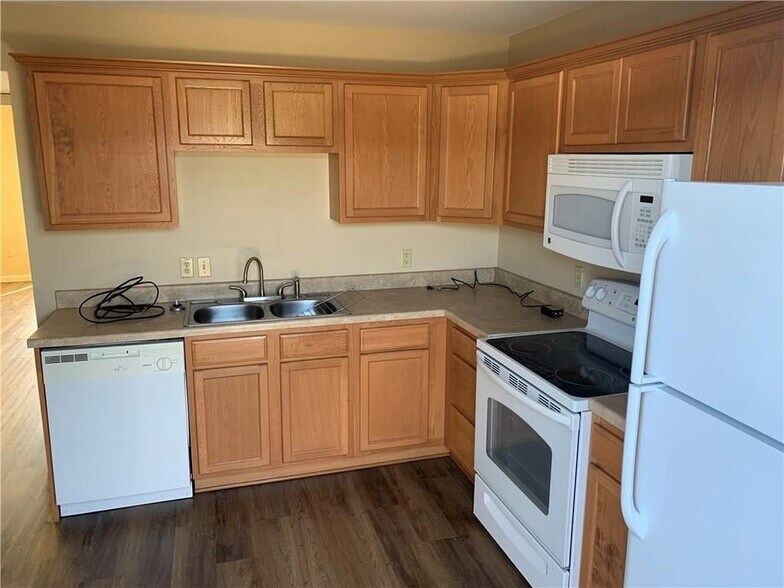 More Photos Of 108-118 E Blake St, Hinton Apartments For Sale