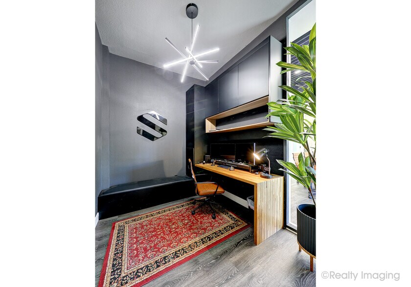 More Photos Of 1201 W Fourth Plain Blvd, Vancouver Flex For Sale