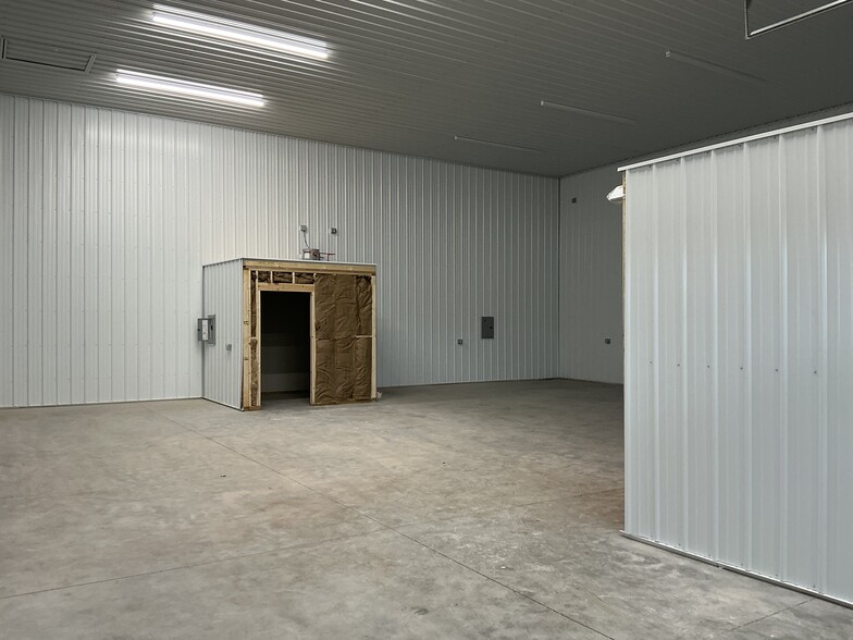 More Photos Of 2160 Alvin Rd, Grand Island Flex For Lease