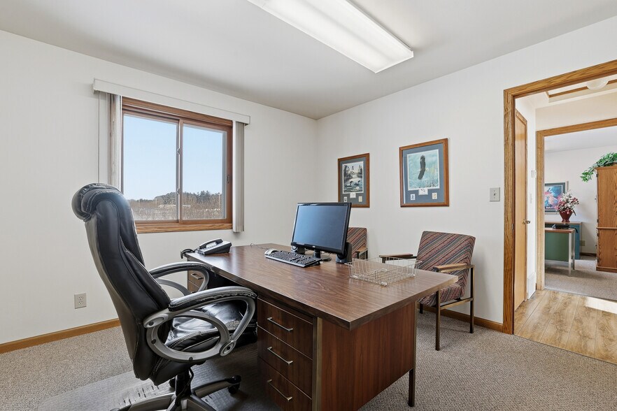 More Photos Of 5500 Prairie Dr, Plover Flex For Sale