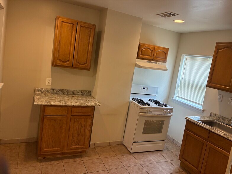 More Photos Of 2712 Pennsylvania Ave, Baltimore Storefront Retail Residential For Lease