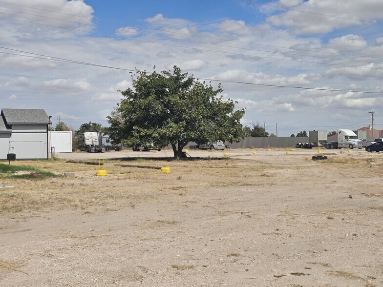 More Photos Of 11010 W Joan Dr, Odessa Warehouse For Lease