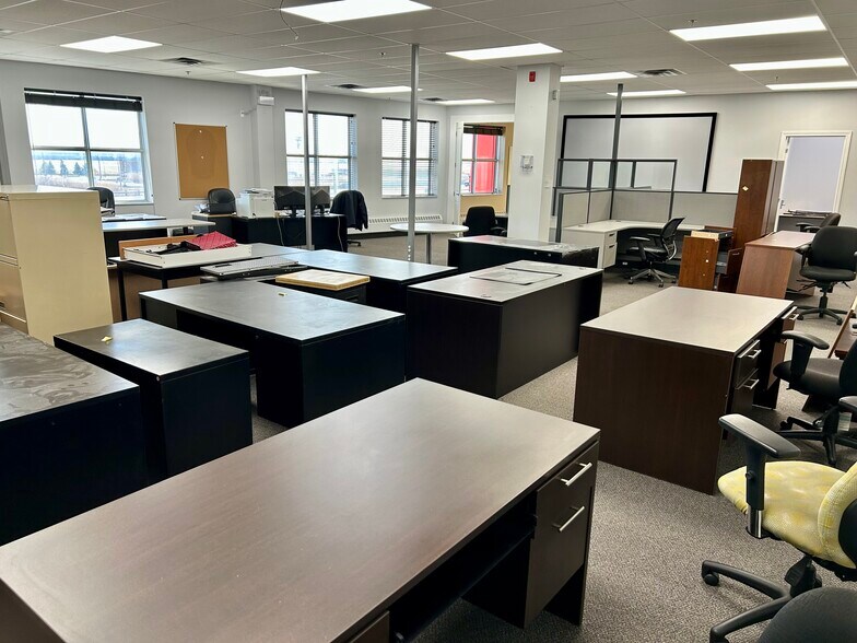 More Photos Of 3295 Quality Way, Windsor Office For Lease