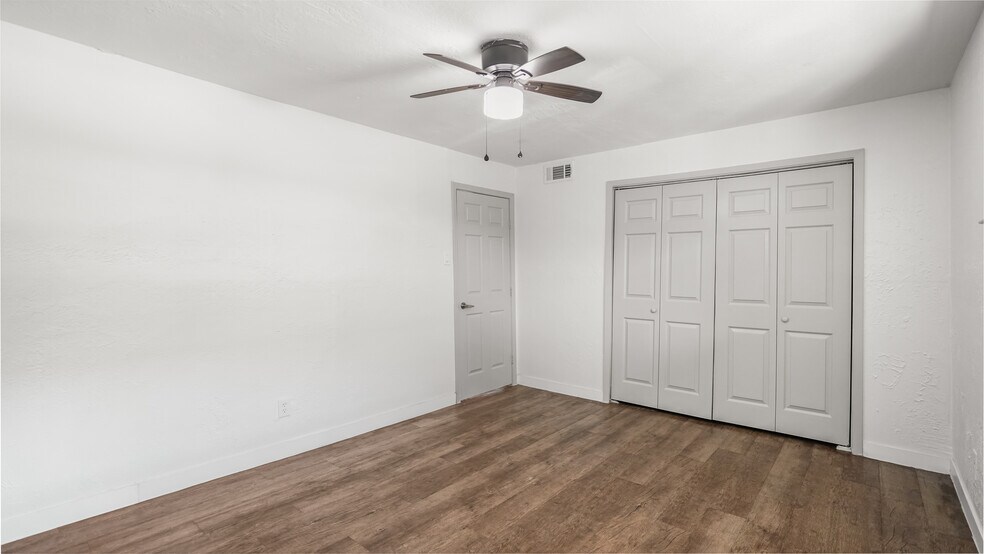 More Photos Of 2819 Berry St, Houston Apartments For Sale