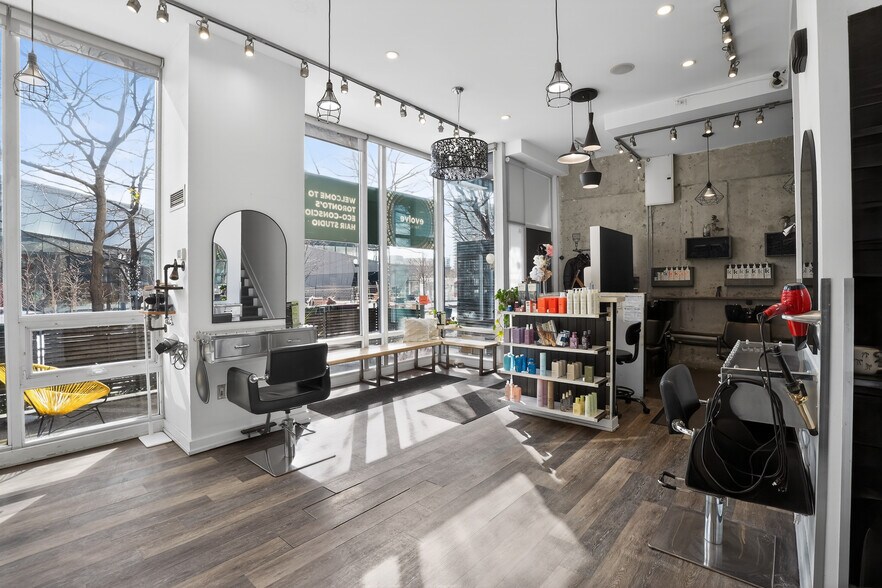 More Photos Of 8 Telegram Mews, Toronto Apartments For Sale