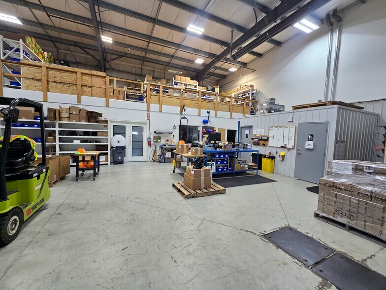 More Photos Of 901 17 Av, Nisku Warehouse For Sale