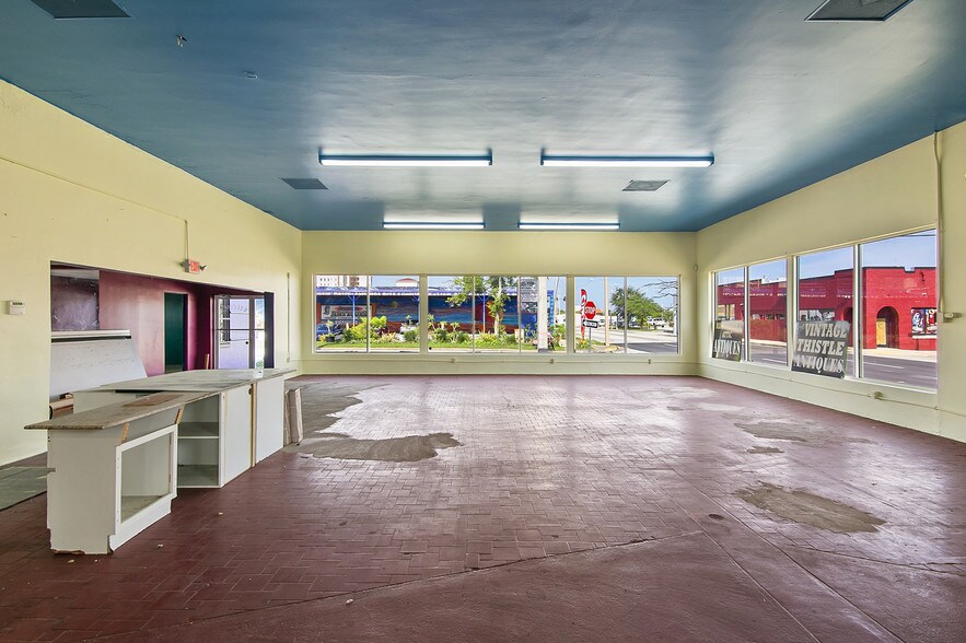 More Photos Of 117-137 Hughlett Ave, Cocoa General Retail For Sale