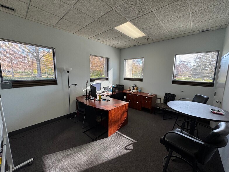 More Photos Of 10100 Crosstown Cir, Eden Prairie Warehouse For Sale