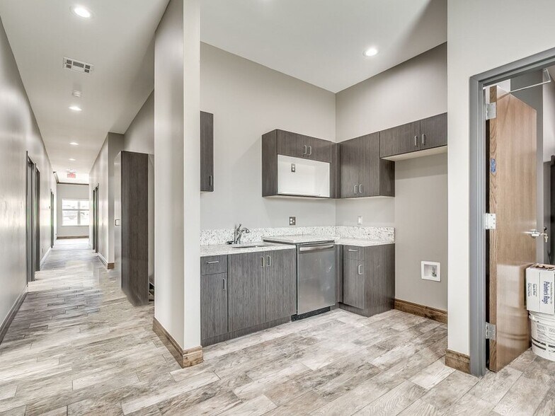 More Photos Of 15121 Traditions, Edmond Office For Lease