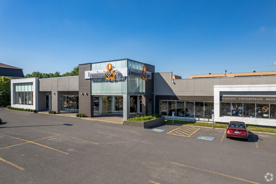 More Photos Of 1946-1990 Boul Le Corbusier, Laval Freestanding For Lease