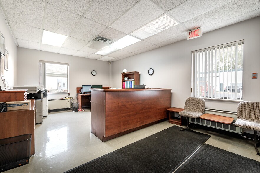 More Photos Of 2620 Rue Bernard-Pilon, Saint-Mathieu-de-Beloeil Manufacturing For Sale