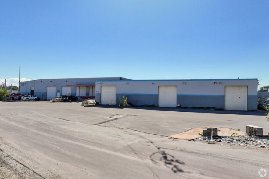 More Photos Of 2320 NW 147th St, Opa-locka Warehouse For Lease