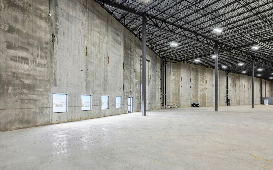 More Photos Of 46 Old Ferry Rd, Methuen Warehouse For Lease