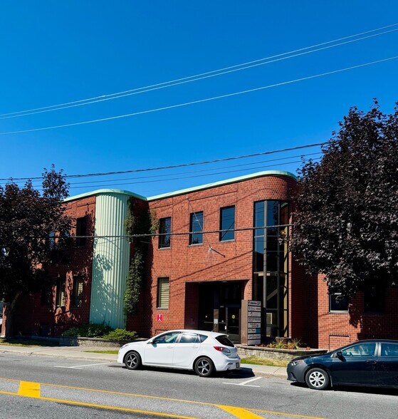 More Photos Of 1085 Ch Du Côteau-Rouge, Longueuil Office For Lease