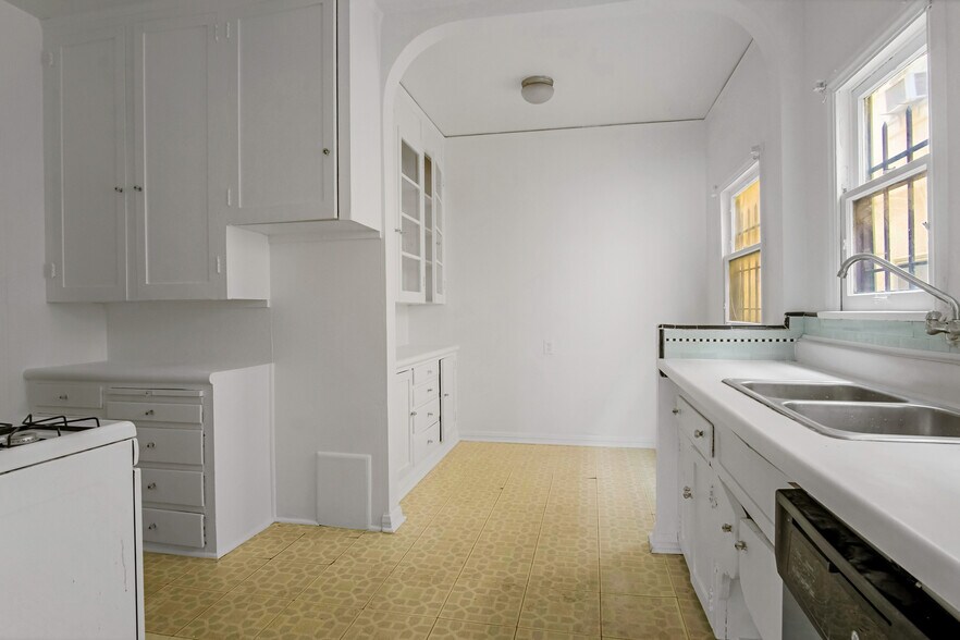 More Photos Of 712 S Stanley Ave, Los Angeles Apartments For Sale