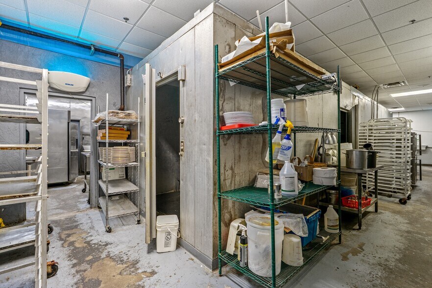 More Photos Of 4170 S Ridgewood Ave, Edgewater Specialty For Lease