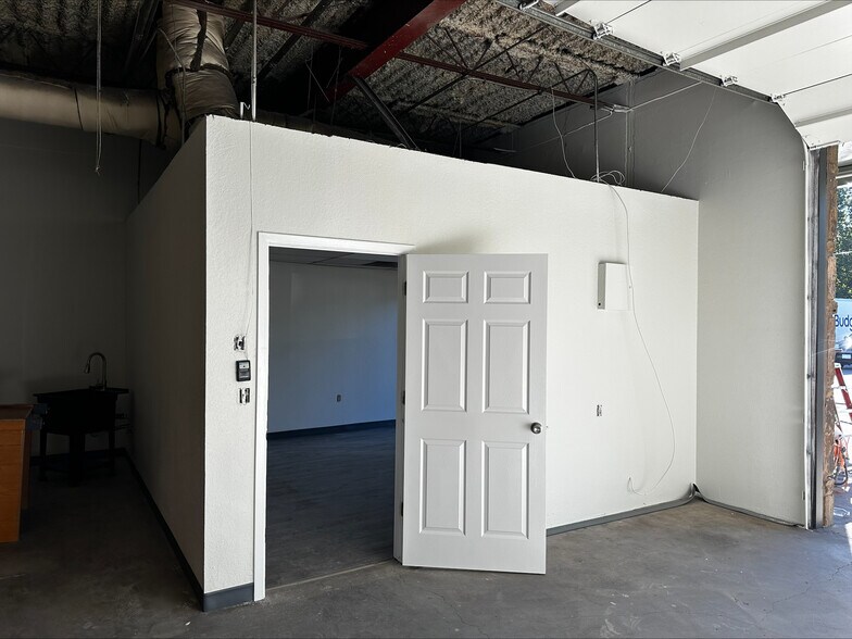 More Photos Of 4161-4215 S 33rd West Ave, Tulsa Light Manufacturing For Lease