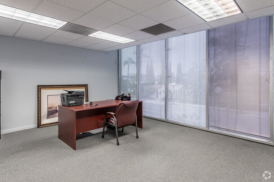 More Photos Of 2020 N Broadway, Santa Ana Office For Sale