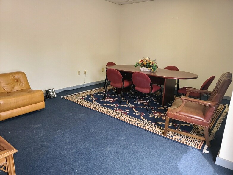 More Photos Of 565-595 Garden Walk Blvd, Atlanta Freestanding For Lease