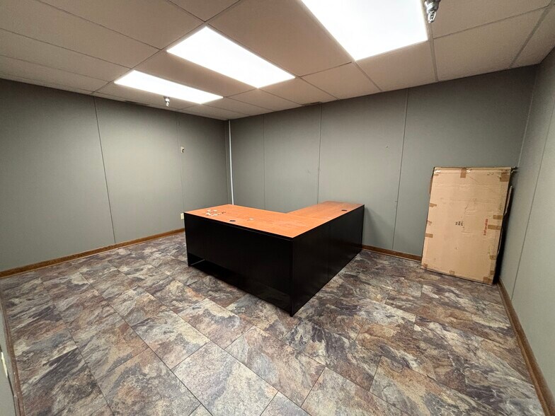 More Photos Of 1804 W 2nd St, Marion Manufacturing For Lease