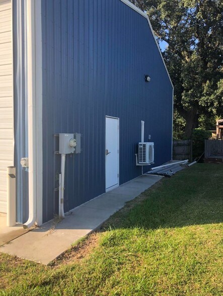 More Photos Of 1106 Port Neches Ave, Port Neches Warehouse For Sale