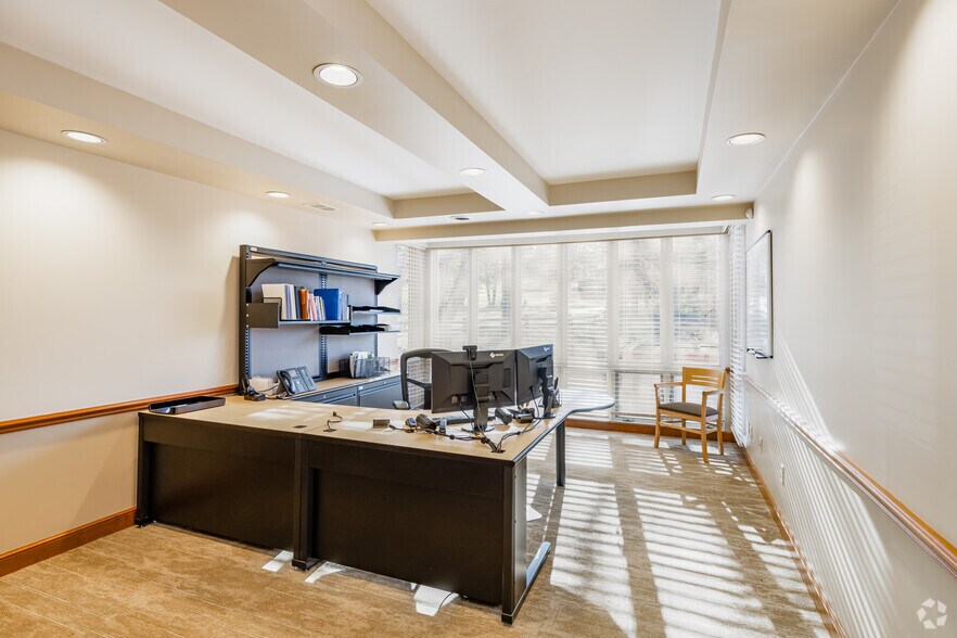 More Photos Of 2555 Washington Rd, Pittsburgh Unknown For Lease