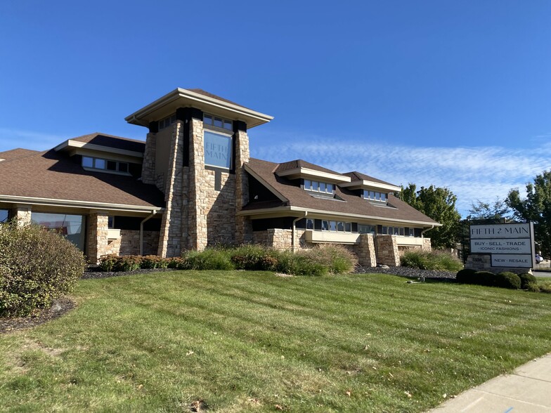 Primary Photo Of 1550-1556 W Mequon Rd, Mequon Freestanding For Sale