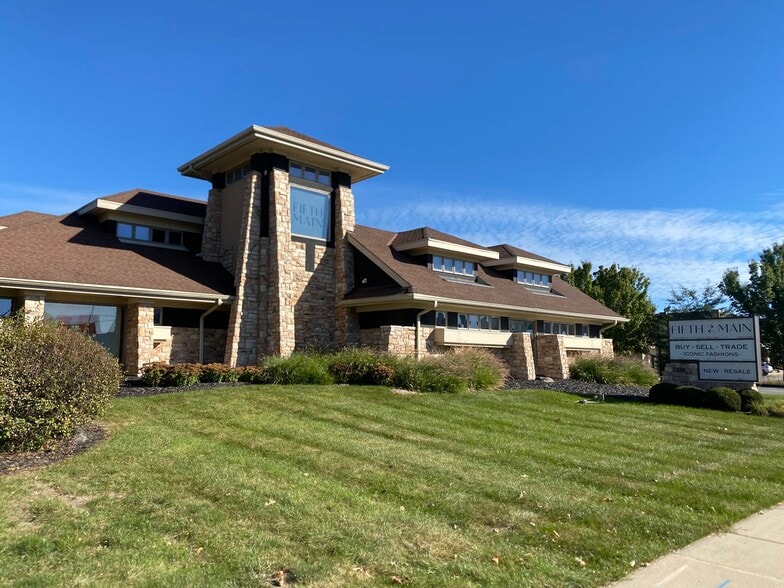 More Photos Of 1550-1556 W Mequon Rd, Mequon Freestanding For Sale