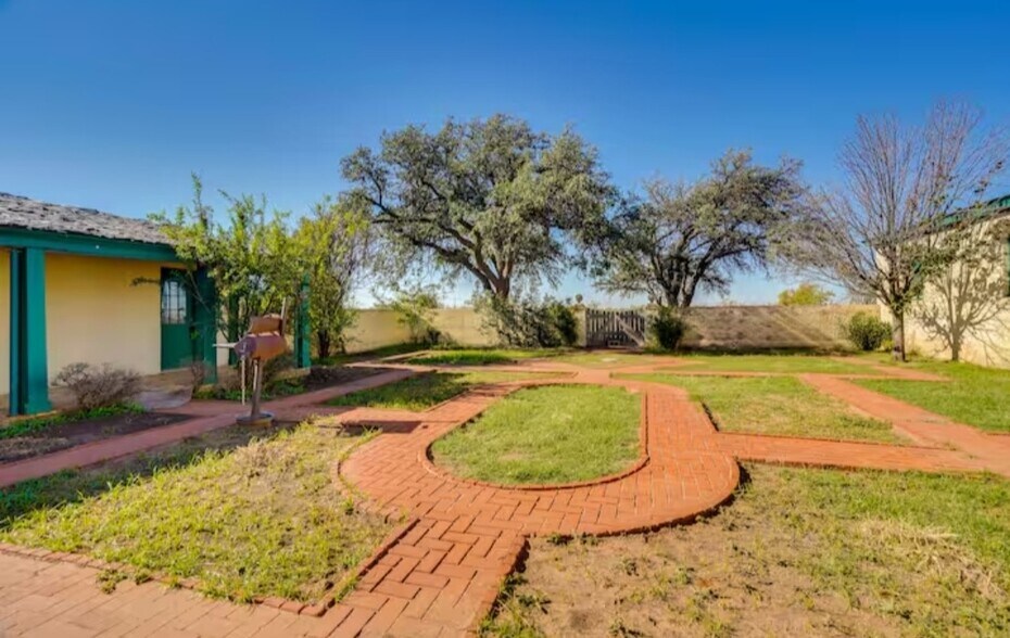 More Photos Of 2070 SW Loop 338, Odessa Specialty For Lease