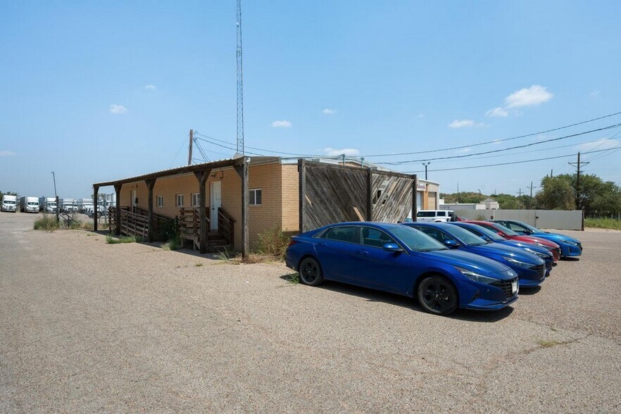 More Photos Of 420 Erskine St, Lubbock Warehouse For Lease