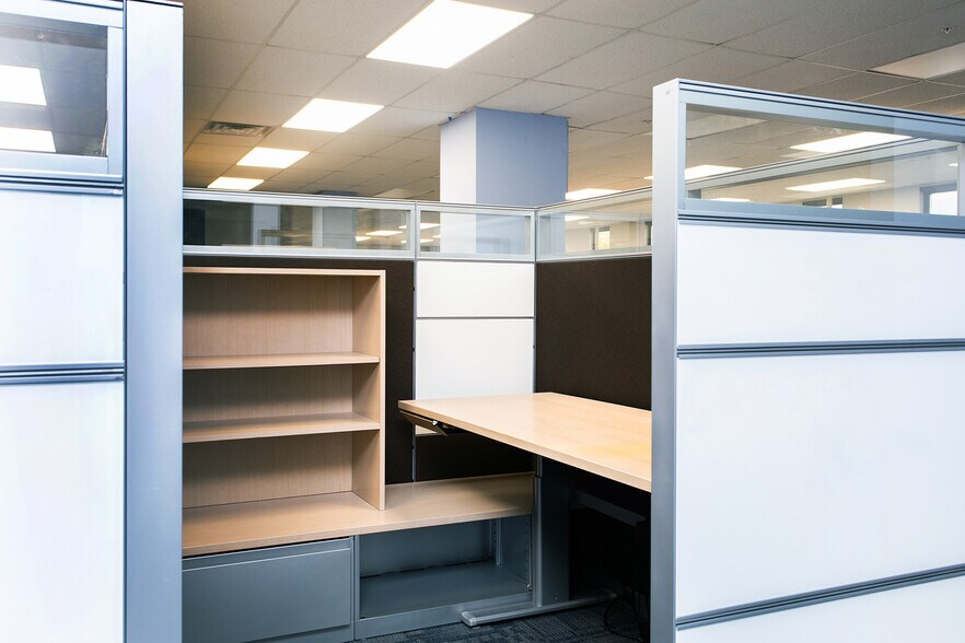 More Photos Of 120 Erie Blvd, Schenectady Bank For Lease