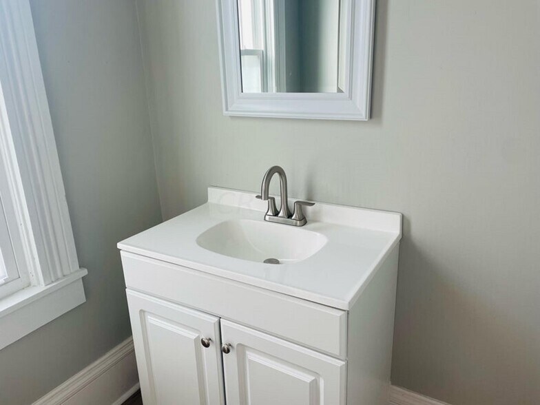 More Photos Of 850 E Main St, Lancaster Storefront Retail Residential For Sale