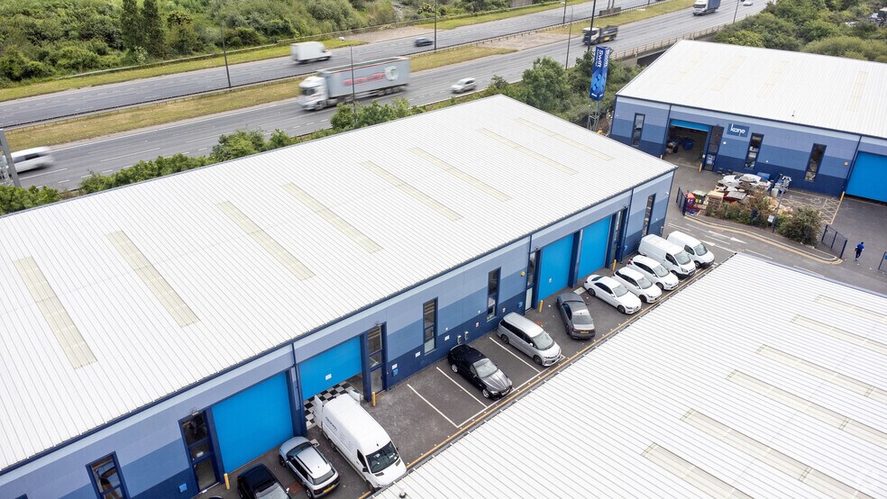 More Photos Of 13 Creek Way, Rainham Warehouse For Lease