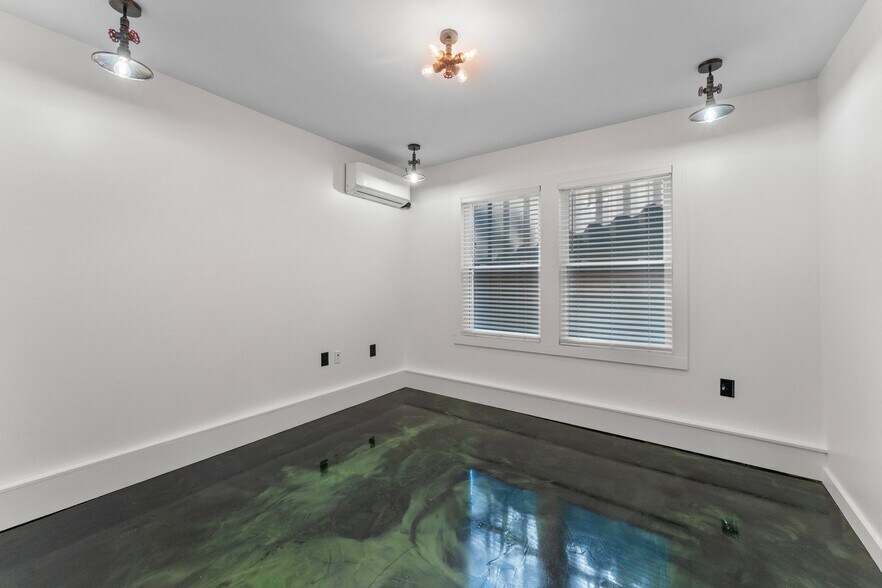 More Photos Of 2988 George Washington Memorial Hwy, Hayes Office For Sale