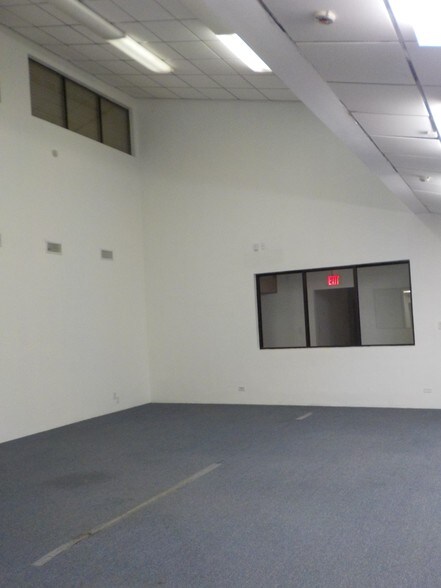 More Photos Of 3700 N 10th St, McAllen Office For Lease