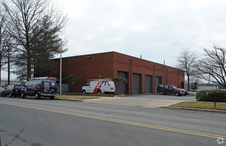 More Photos Of 7905 Airpark Rd, Gaithersburg Light Distribution For Lease