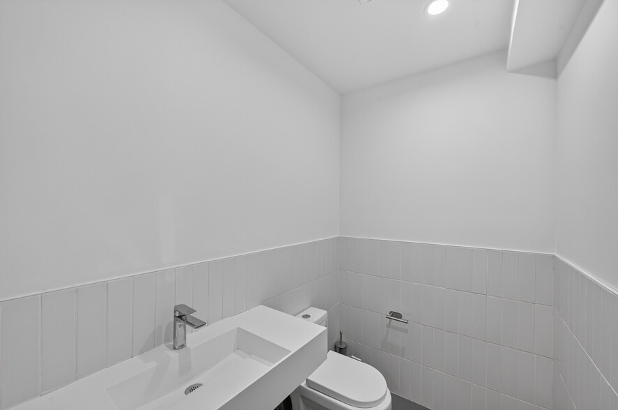 More Photos Of 356 Broadway, New York Apartments For Sale