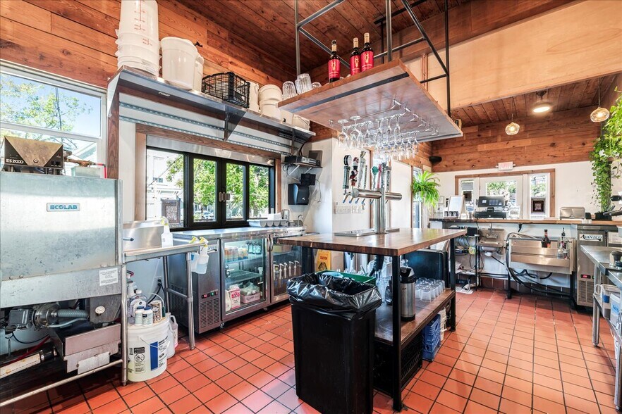 More Photos Of 217 W Hopkins St, San Marcos Restaurant For Sale