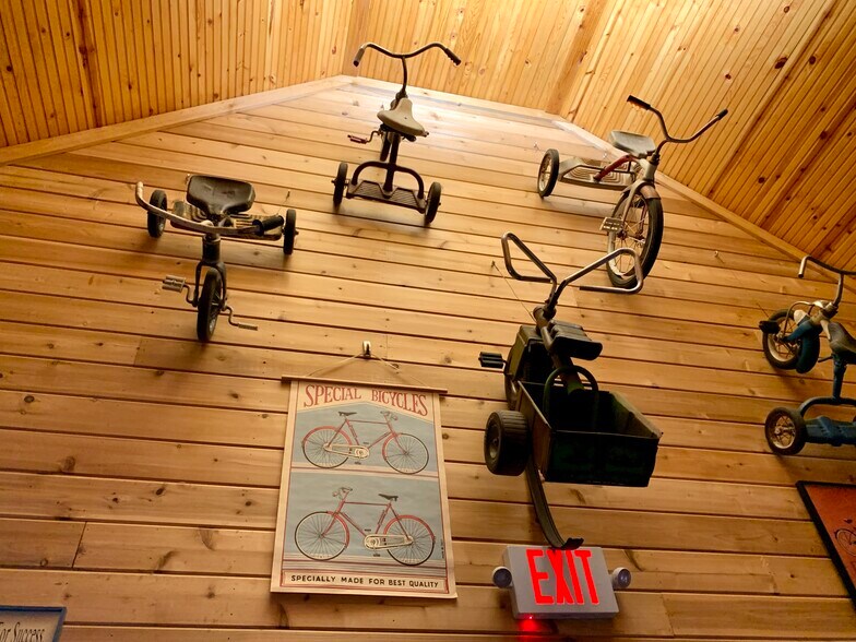 More Photos Of 1220 E 15th St, Joplin Specialty For Sale