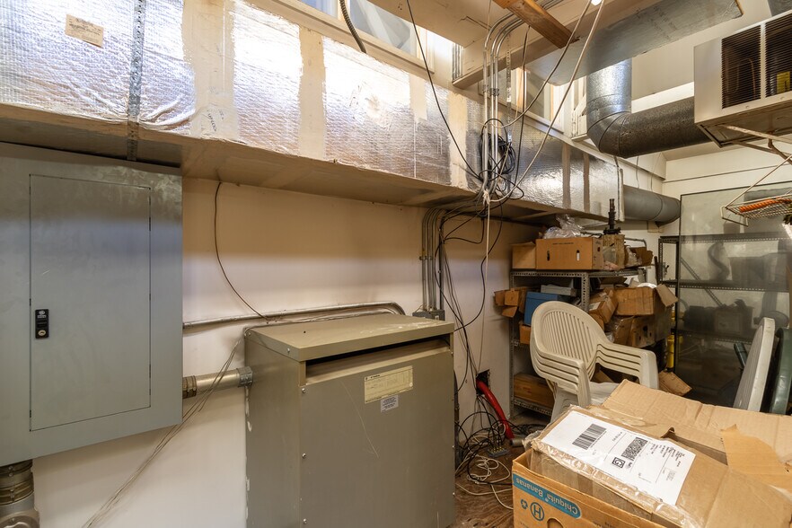 More Photos Of 2441 NW 43rd St, Gainesville Storefront For Sale