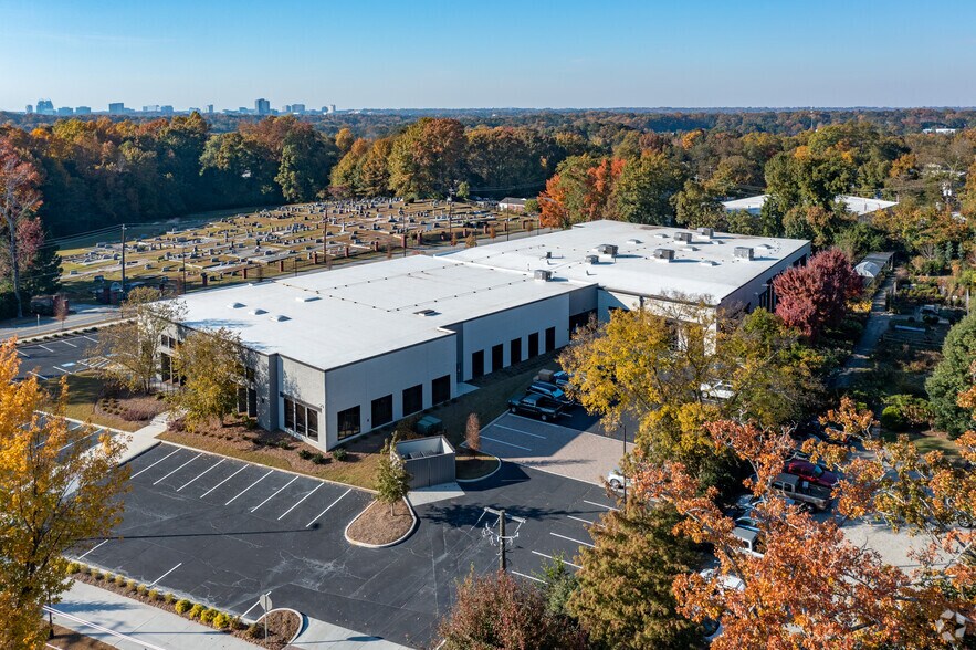 More Photos Of 5616 Peachtree Rd, Atlanta Loft Creative Space For Lease