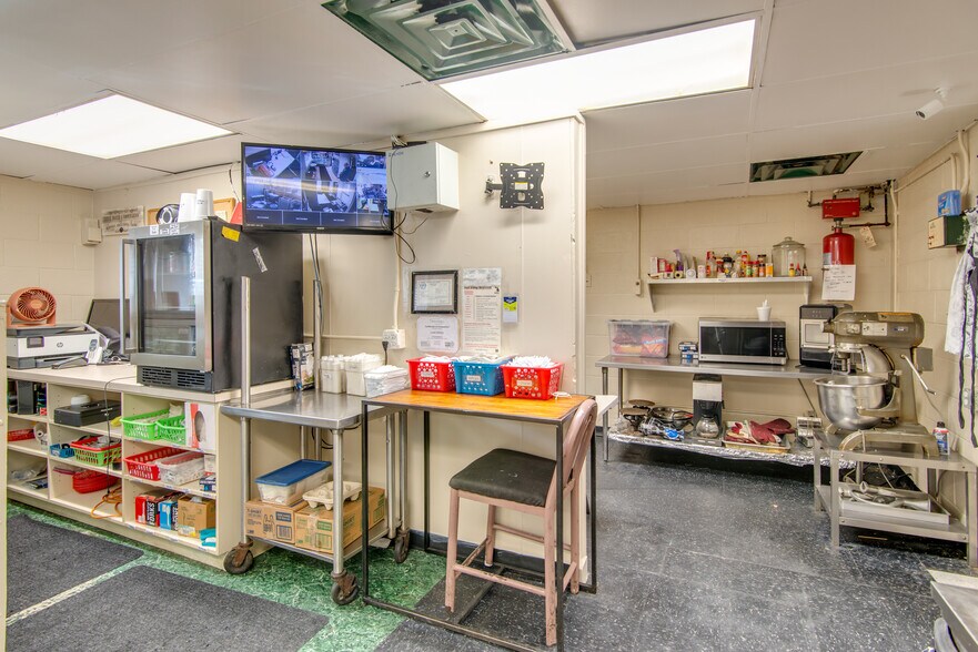 More Photos Of 285 S Outer Dr, Saginaw Restaurant For Sale