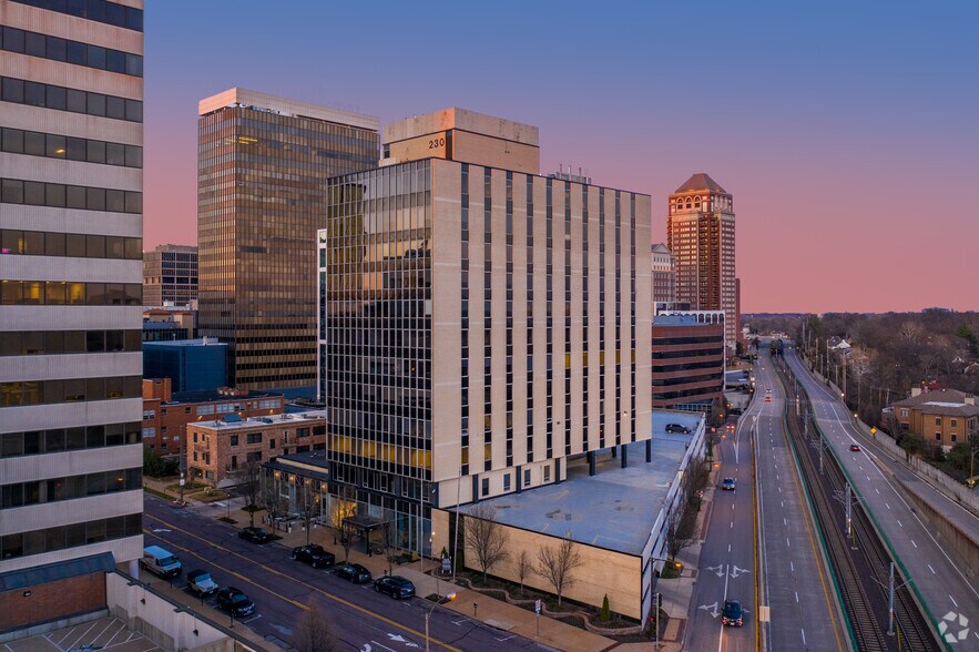 More Photos Of 230 S Bemiston Ave, Clayton Office For Lease